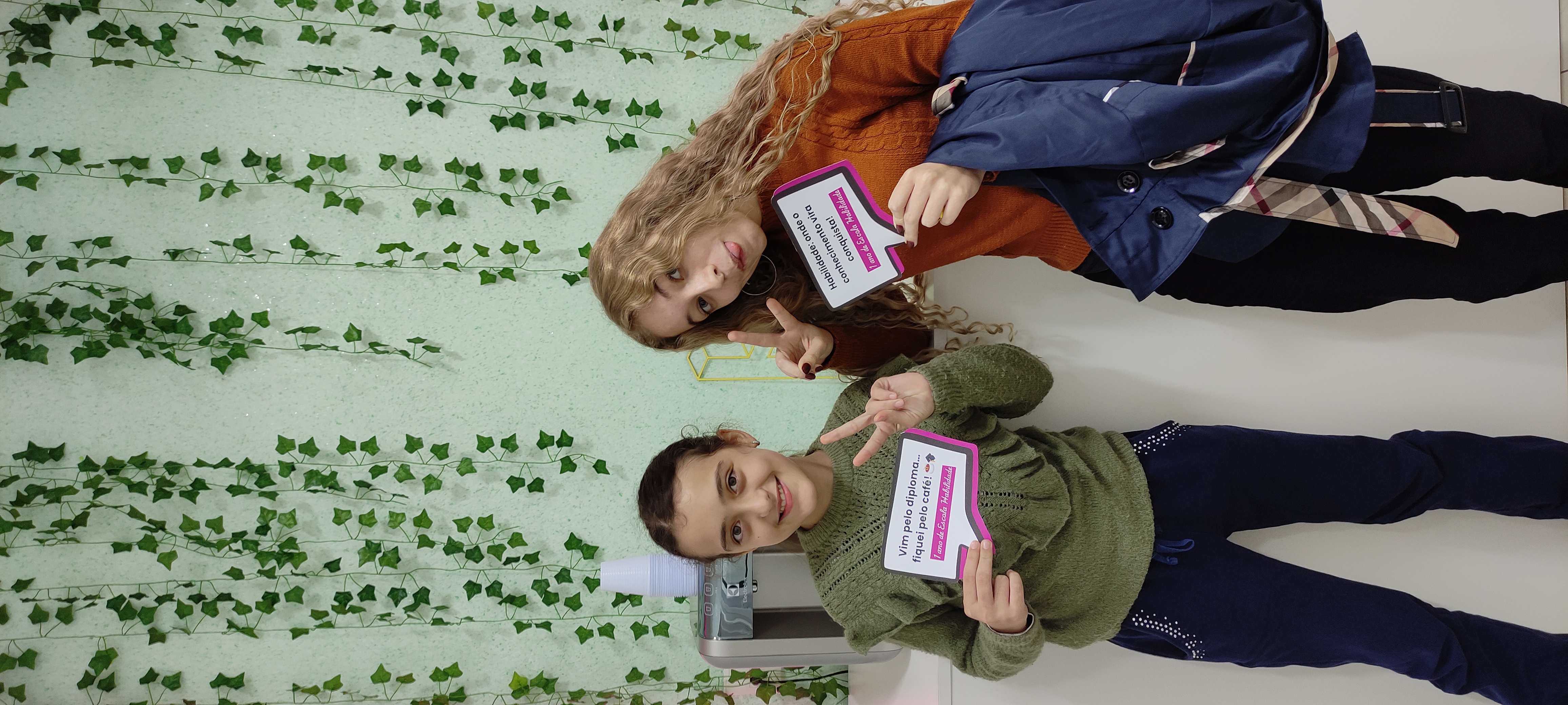 Alunas felizes na Escola Habilidade